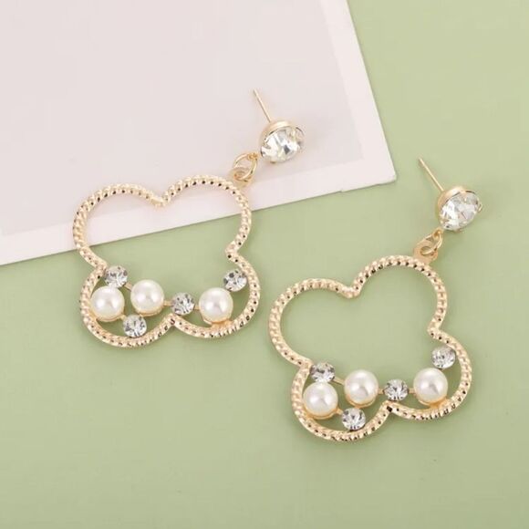New ZARA Pearl Clover Earrings - Picture 1 of 8